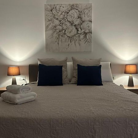 3 Bedroom Seaside Luxury Accommodation - Sleeps 8 St. Paul's Bay Ngoại thất bức ảnh