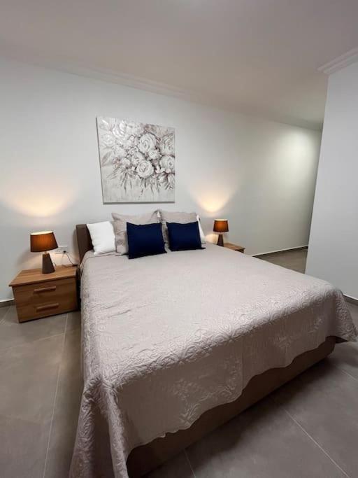 3 Bedroom Seaside Luxury Accommodation - Sleeps 8 St. Paul's Bay Ngoại thất bức ảnh