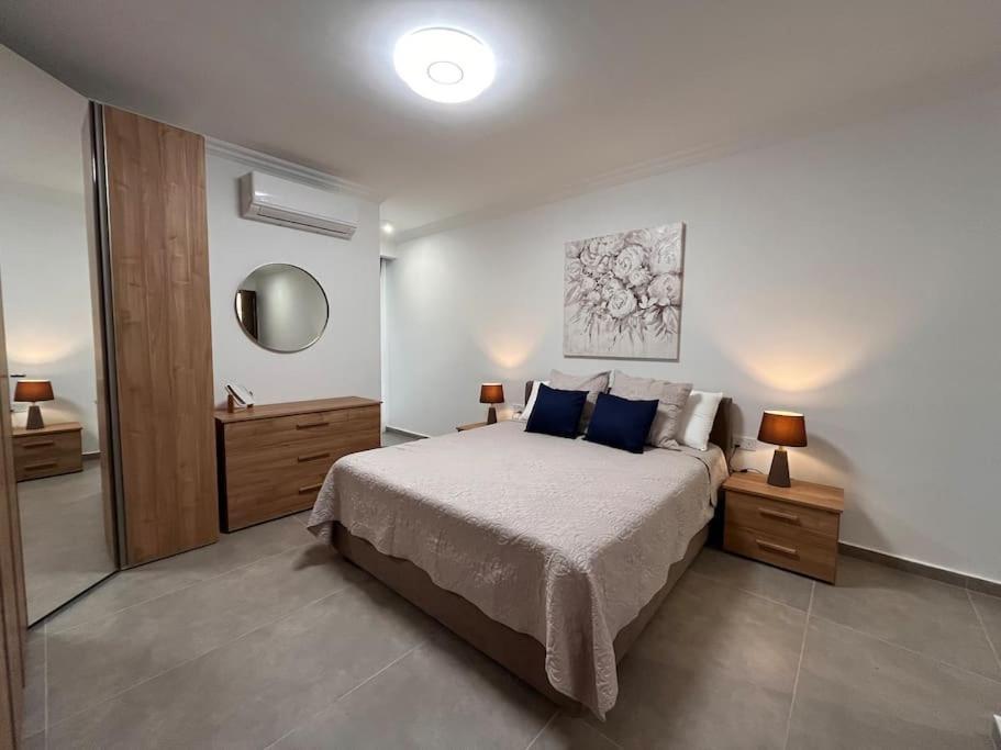 3 Bedroom Seaside Luxury Accommodation - Sleeps 8 St. Paul's Bay Ngoại thất bức ảnh