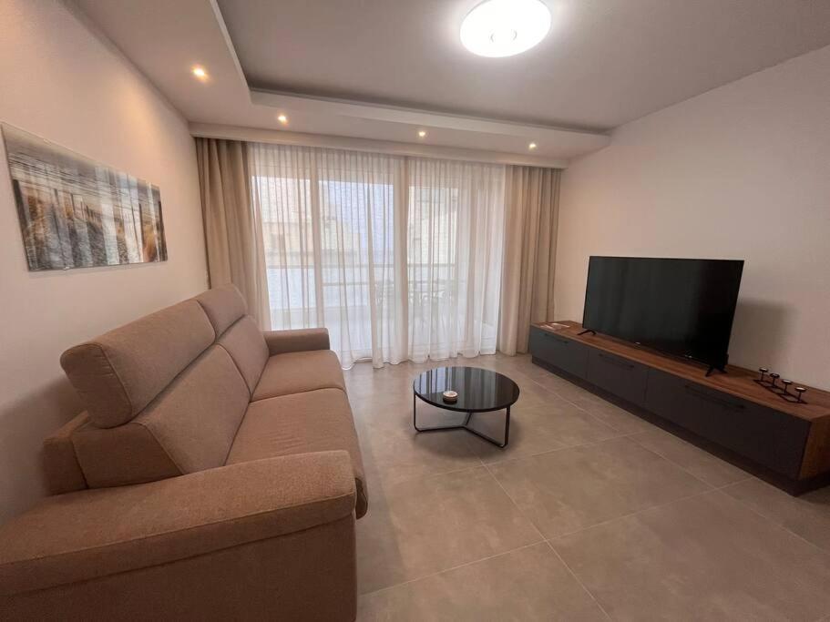 3 Bedroom Seaside Luxury Accommodation - Sleeps 8 St. Paul's Bay Ngoại thất bức ảnh