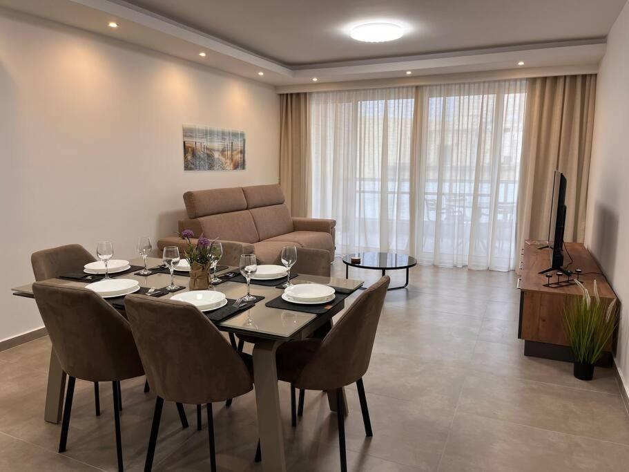 3 Bedroom Seaside Luxury Accommodation - Sleeps 8 St. Paul's Bay Ngoại thất bức ảnh