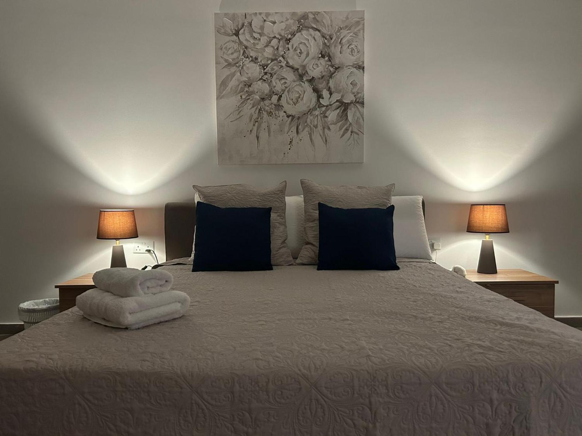 3 Bedroom Seaside Luxury Accommodation - Sleeps 8 St. Paul's Bay Ngoại thất bức ảnh